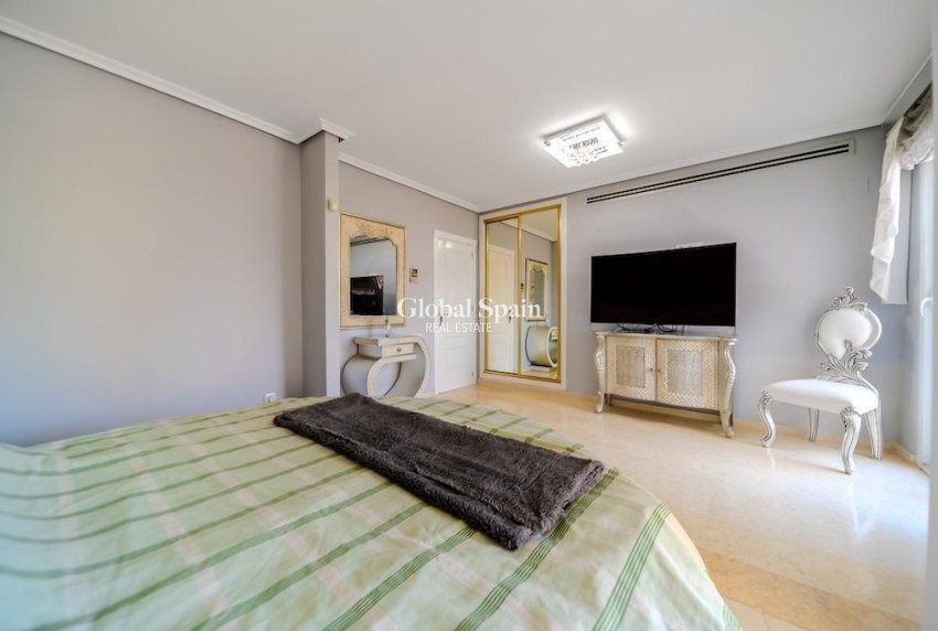 Revente - VILLA -
TORREVIEJA - La Mata
