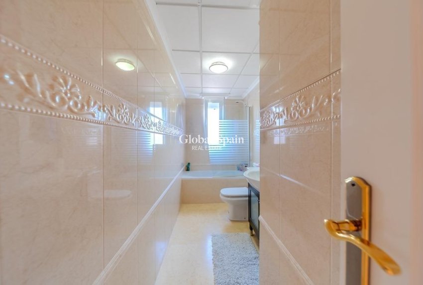 Revente - VILLA -
TORREVIEJA - La Mata