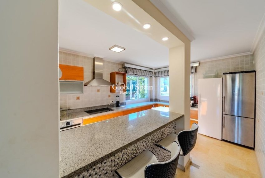 Revente - VILLA -
TORREVIEJA - La Mata