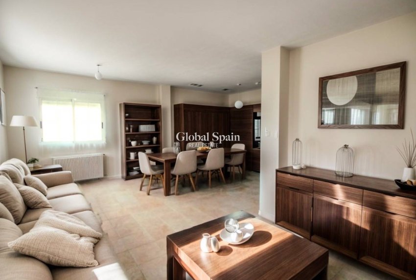 Revente - VILLA -
TORREVIEJA - La Siesta - El Salado - Torreta