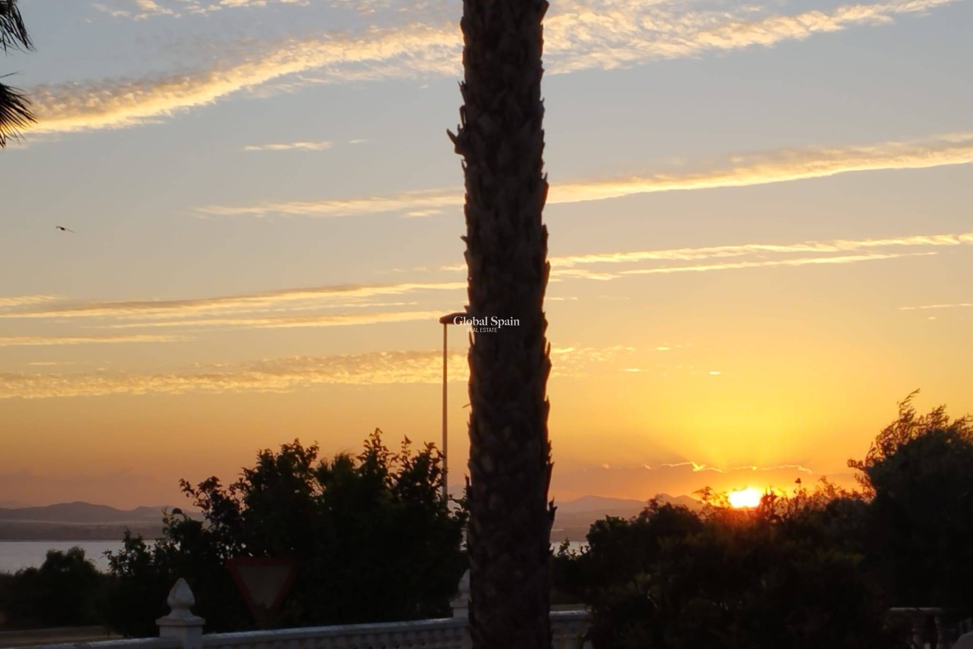 Revente - VILLA -
TORREVIEJA - La Siesta - El Salado - Torreta