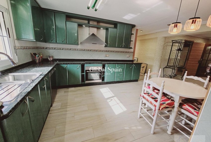 Revente - VILLA -
TORREVIEJA - La Siesta - El Salado - Torreta