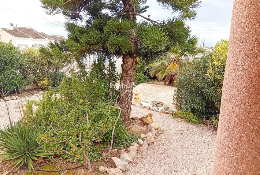 Revente - VILLA -
TORREVIEJA - La Siesta - El Salado - Torreta