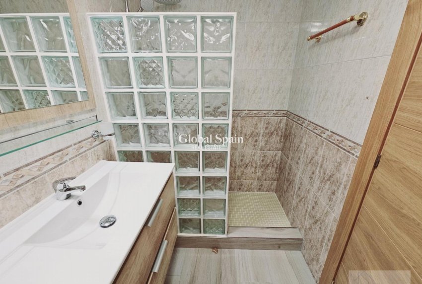 Revente - VILLA -
TORREVIEJA - La Siesta - El Salado - Torreta