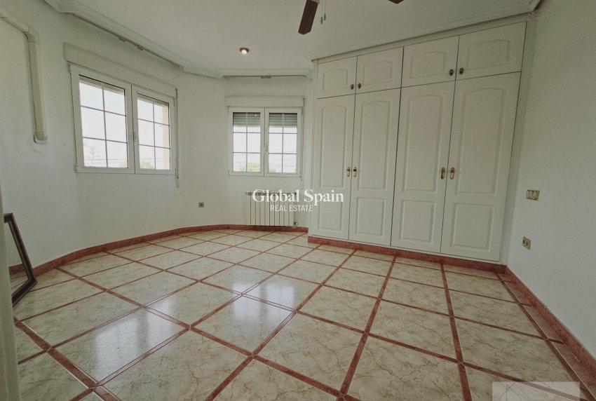 Revente - VILLA -
TORREVIEJA - La Siesta - El Salado - Torreta