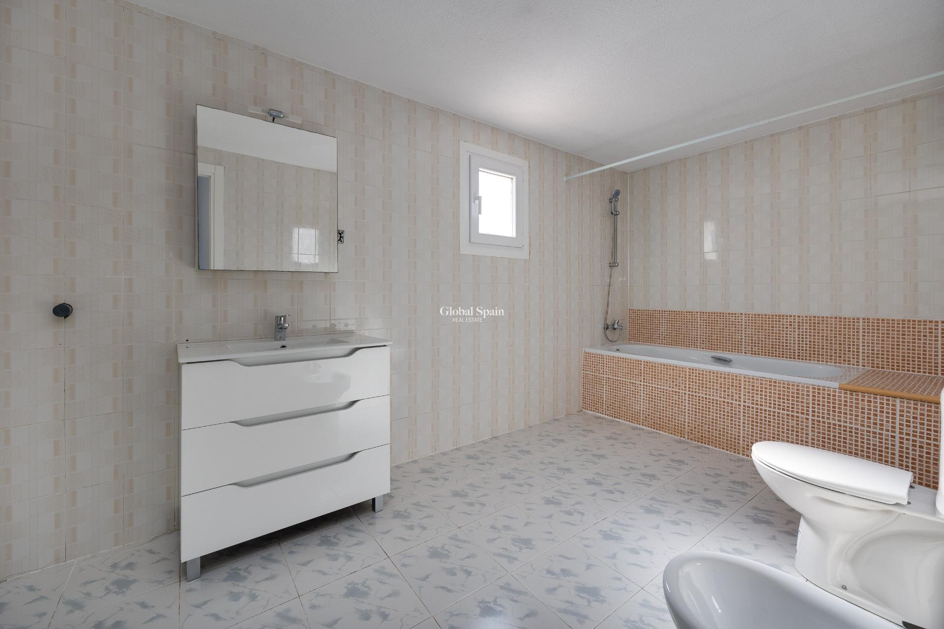 Revente - VILLA -
TORREVIEJA - La Siesta - El Salado - Torreta