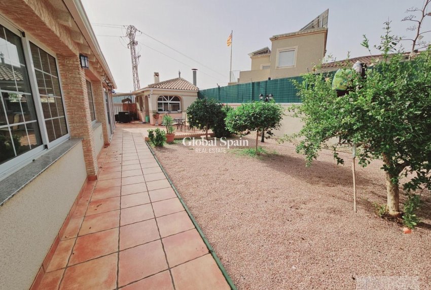 Revente - VILLA -
TORREVIEJA - La Siesta - El Salado - Torreta