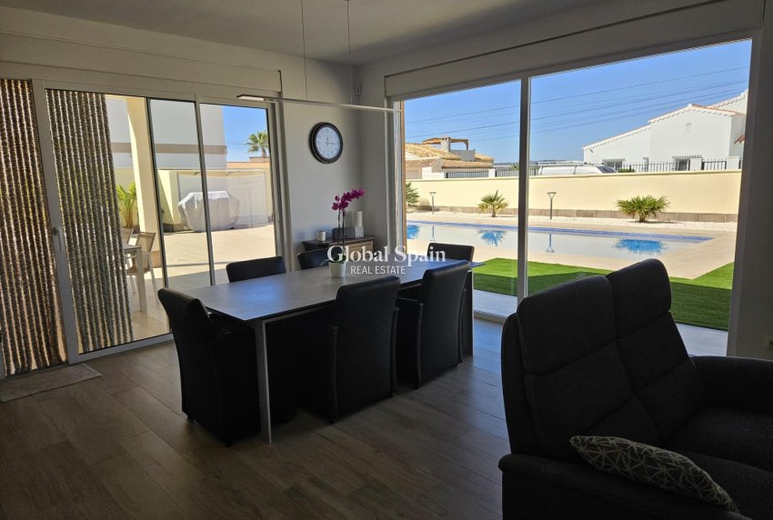 Revente - VILLA -
TORREVIEJA - La Siesta - El Salado - Torreta