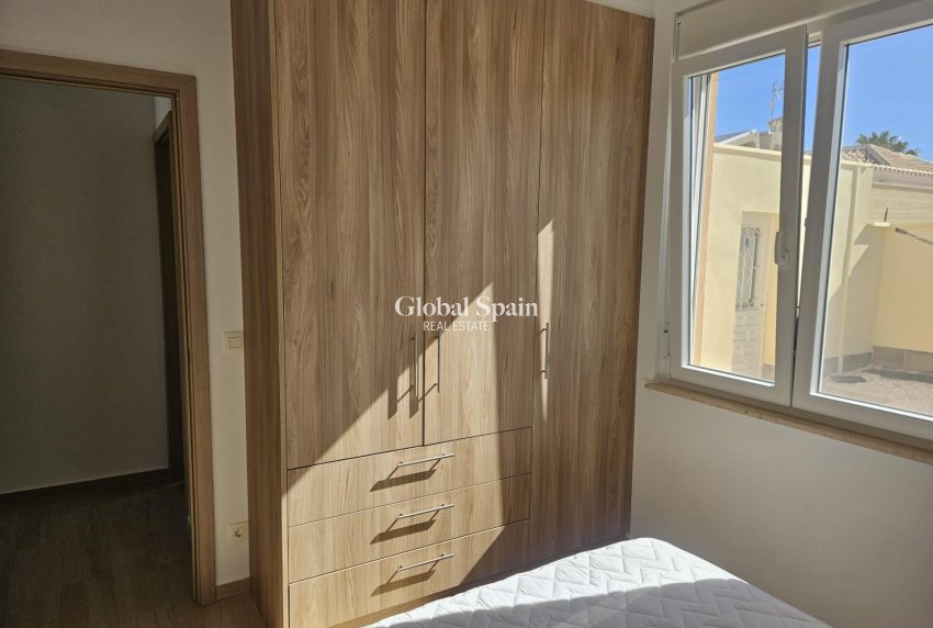 Revente - VILLA -
TORREVIEJA - La Siesta - El Salado - Torreta