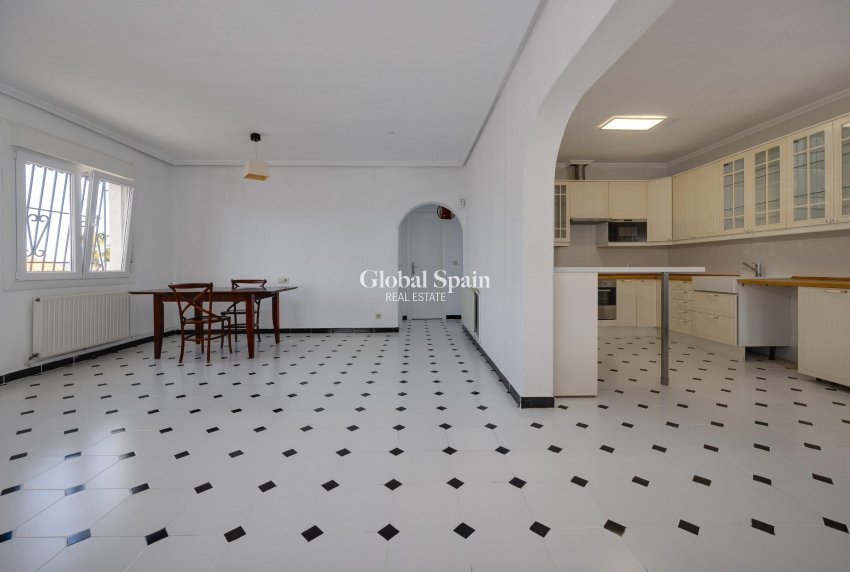 Revente - VILLA -
TORREVIEJA - La Siesta - El Salado - Torreta