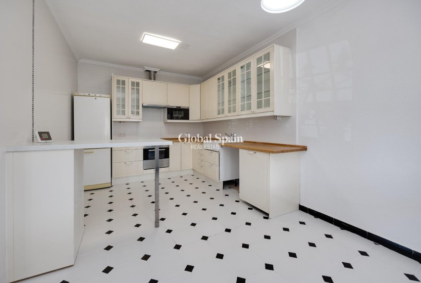 Revente - VILLA -
TORREVIEJA - La Siesta - El Salado - Torreta