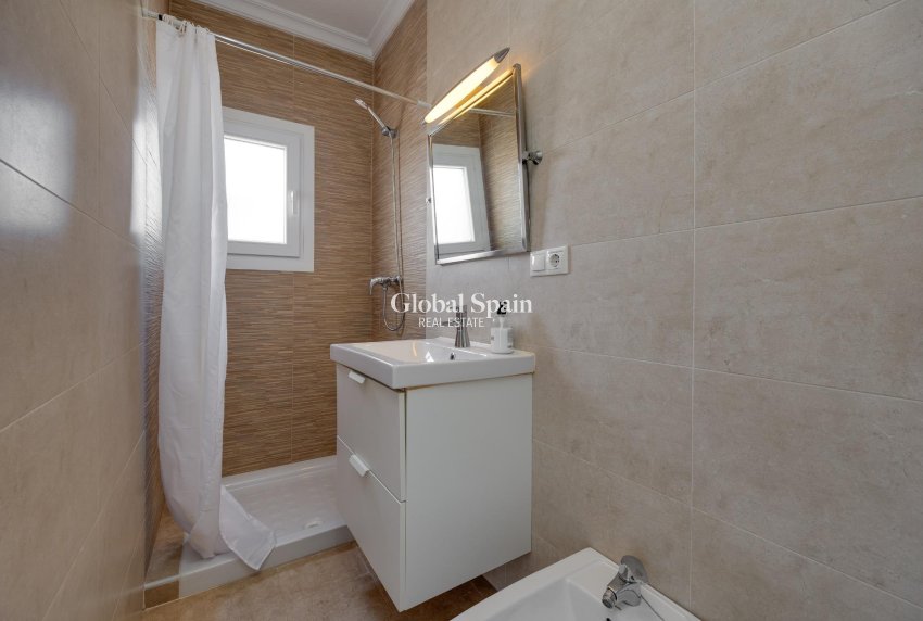 Revente - VILLA -
TORREVIEJA - La Siesta - El Salado - Torreta