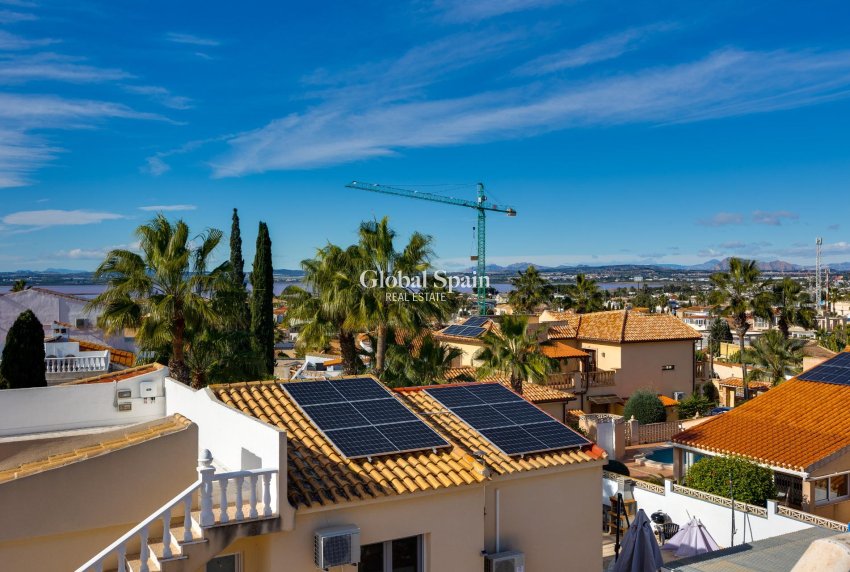 Revente - VILLA -
TORREVIEJA - La Siesta - El Salado - Torreta