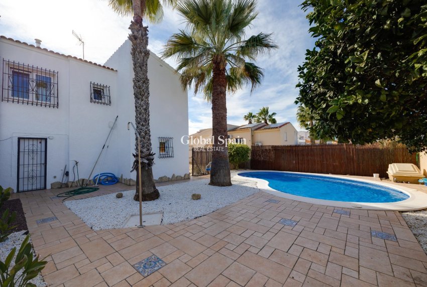 Revente - VILLA -
TORREVIEJA - La Siesta - El Salado - Torreta