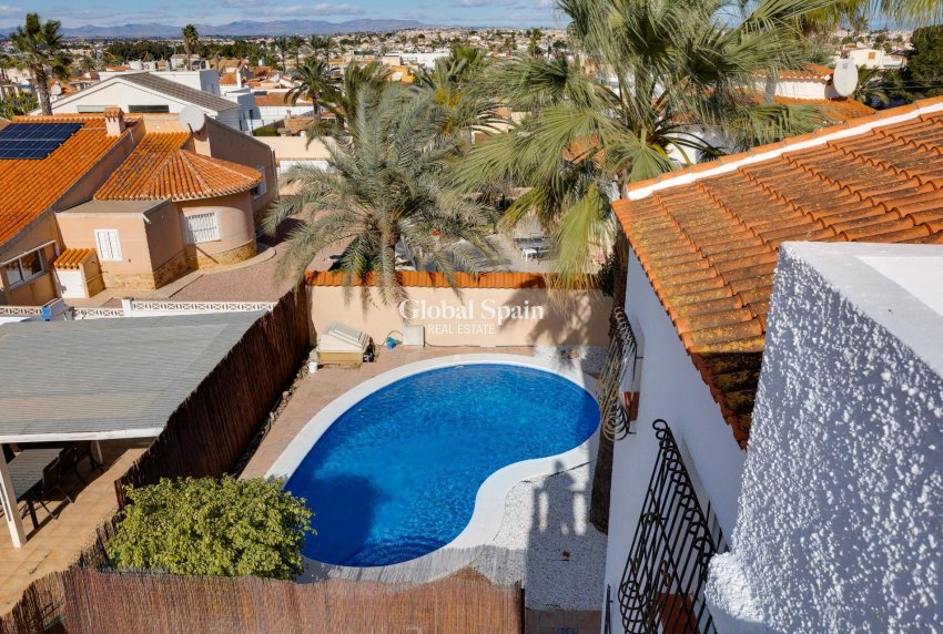 Revente - VILLA -
TORREVIEJA - La Siesta - El Salado - Torreta