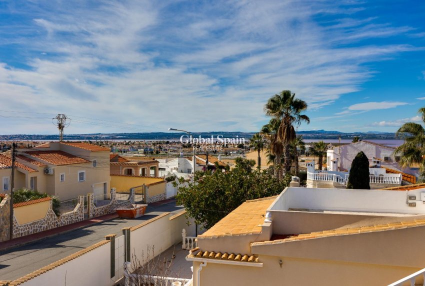 Revente - VILLA -
TORREVIEJA - La Siesta - El Salado - Torreta