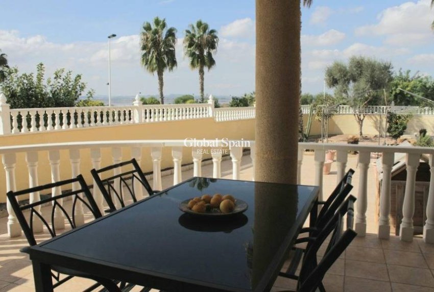 Revente - VILLA -
TORREVIEJA - La Siesta - El Salado - Torreta