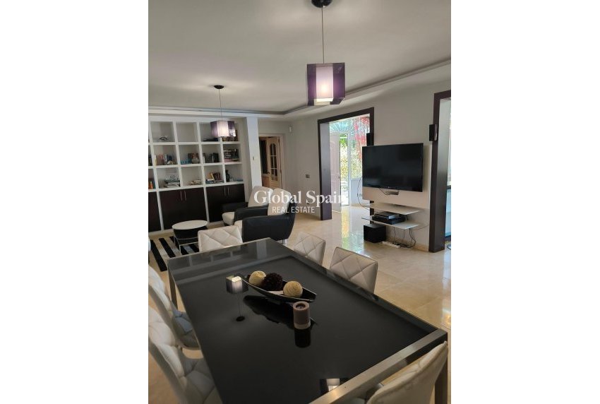 Revente - VILLA -
TORREVIEJA - La Siesta