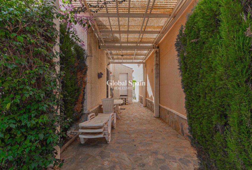 Revente - VILLA -
TORREVIEJA - La siesta