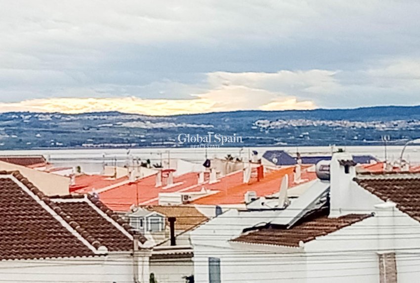 Revente - VILLA -
TORREVIEJA - La Siesta