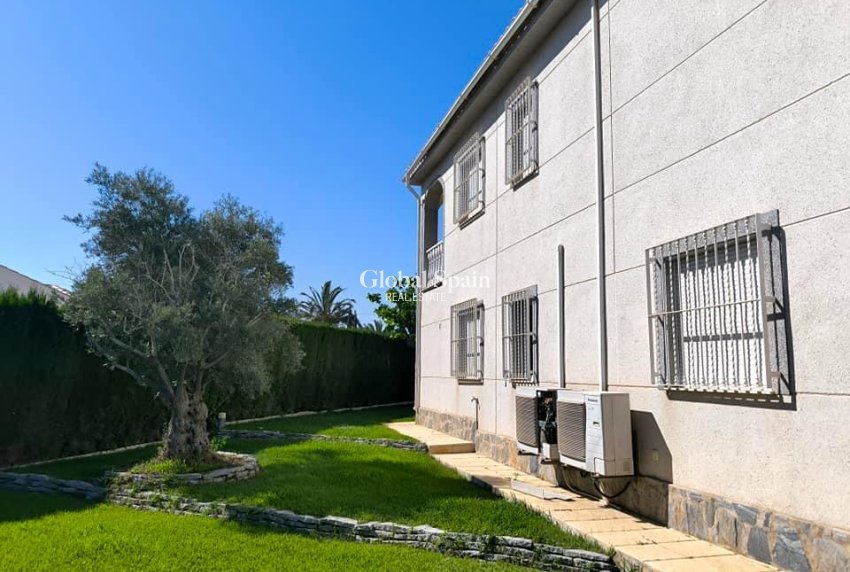 Revente - VILLA -
TORREVIEJA - La Siesta