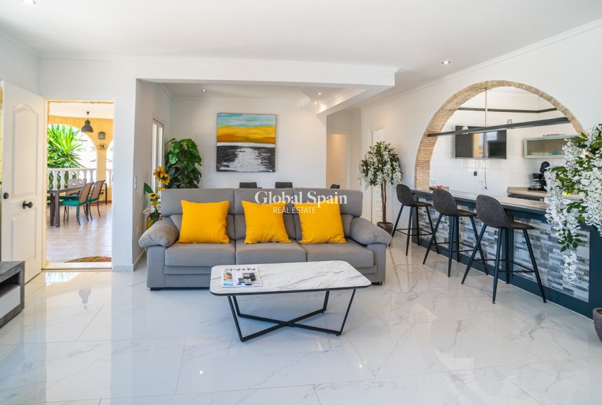 Revente - Villa -
TORREVIEJA - La Siesta