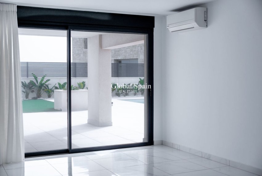 Revente - VILLA -
TORREVIEJA - La Valeta