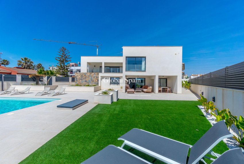 Revente - VILLA -
TORREVIEJA - La Veleta