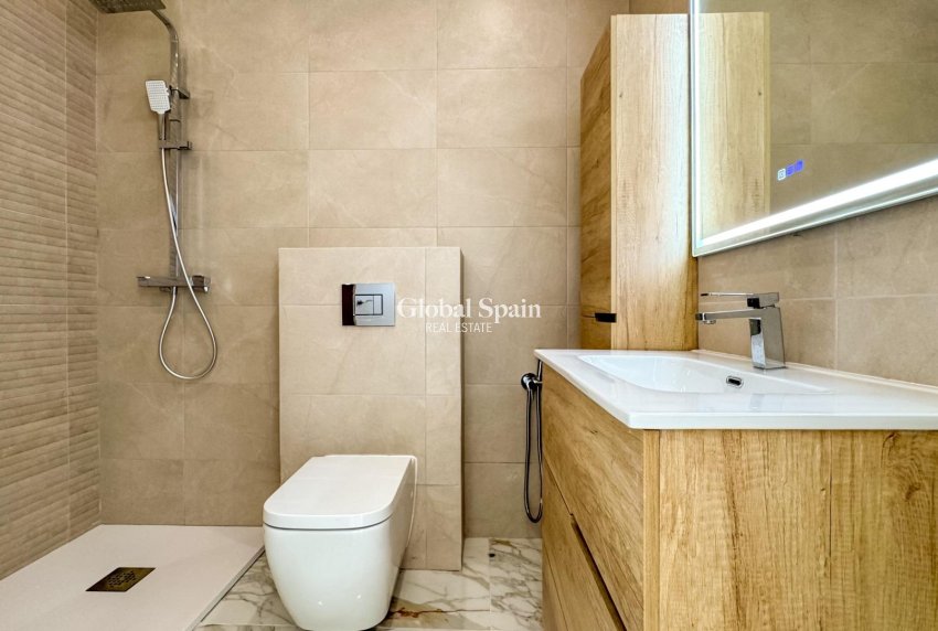 Revente - VILLA -
TORREVIEJA - LOS BALCONES - LOS ALTOS