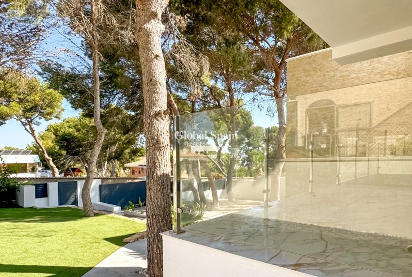 Revente - VILLA -
TORREVIEJA - LOS BALCONES - LOS ALTOS