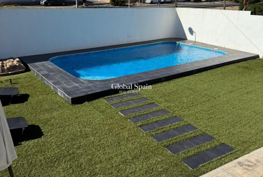 Revente - VILLA -
TORREVIEJA - LOS BALCONES - LOS ALTOS