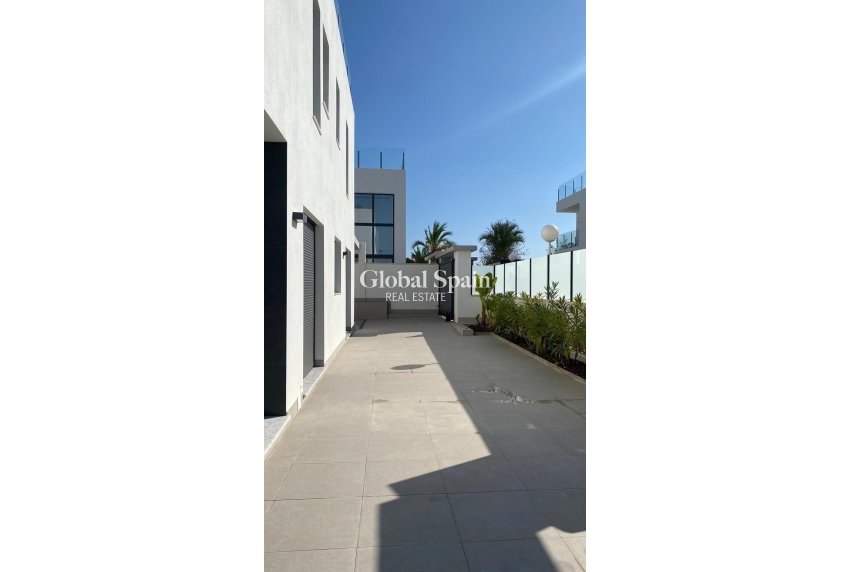 Revente - VILLA -
TORREVIEJA - LOS BALCONES - LOS ALTOS