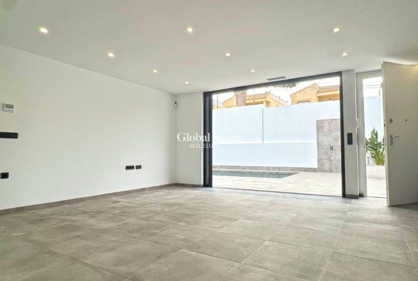 Revente - VILLA -
TORREVIEJA - LOS BALCONES - LOS ALTOS