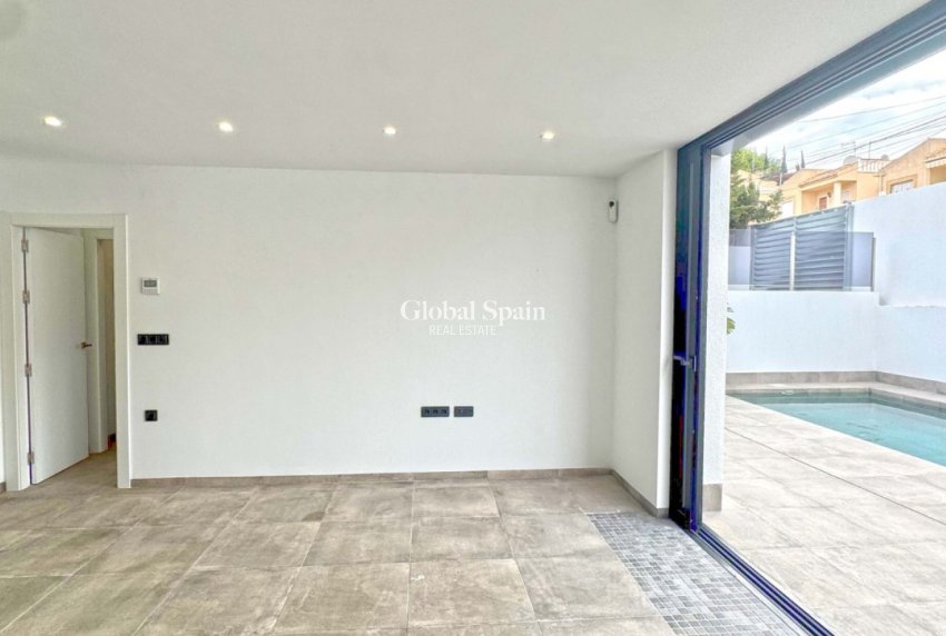 Revente - VILLA -
TORREVIEJA - LOS BALCONES - LOS ALTOS