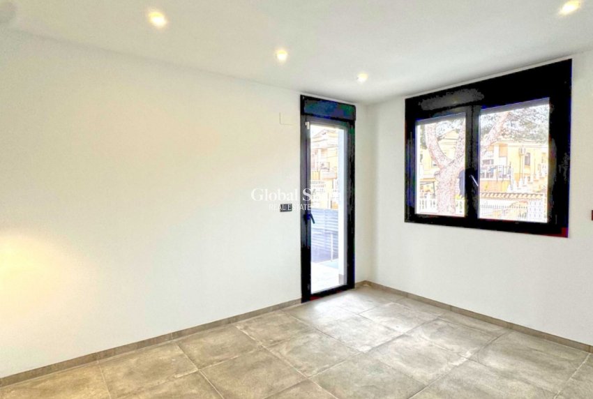 Revente - VILLA -
TORREVIEJA - LOS BALCONES - LOS ALTOS