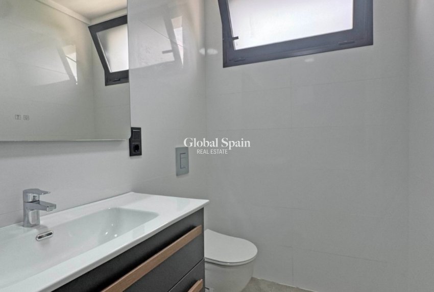 Revente - VILLA -
TORREVIEJA - LOS BALCONES - LOS ALTOS