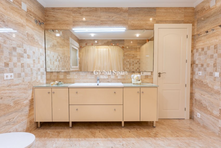 Revente - VILLA -
TORREVIEJA - LOS BALCONES - LOS ALTOS