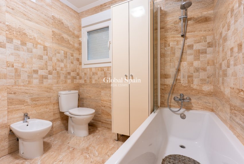 Revente - VILLA -
TORREVIEJA - LOS BALCONES - LOS ALTOS