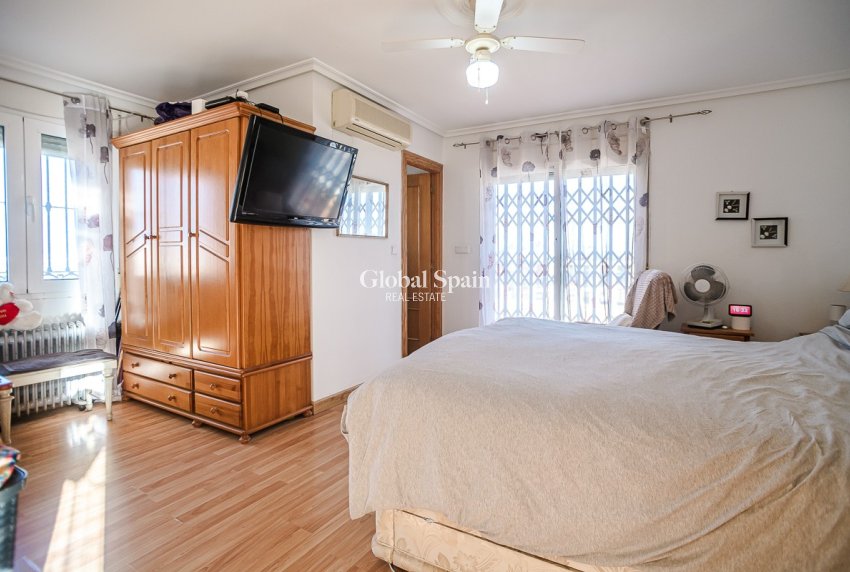 Revente - VILLA -
TORREVIEJA - LOS BALCONES - LOS ALTOS