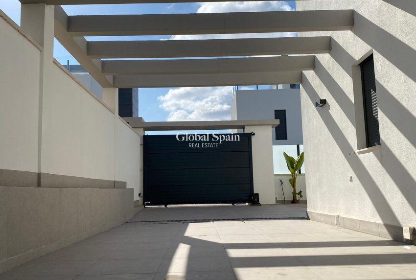 Revente - VILLA -
TORREVIEJA - LOS BALCONES - LOS ALTOS