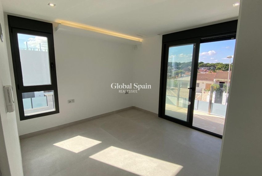 Revente - VILLA -
TORREVIEJA - LOS BALCONES - LOS ALTOS