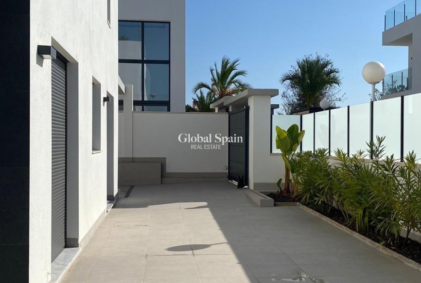 Revente - VILLA -
TORREVIEJA - LOS BALCONES - LOS ALTOS