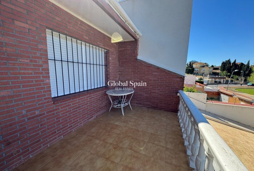 Revente - VILLA -
TORREVIEJA - LOS BALCONES - LOS ALTOS