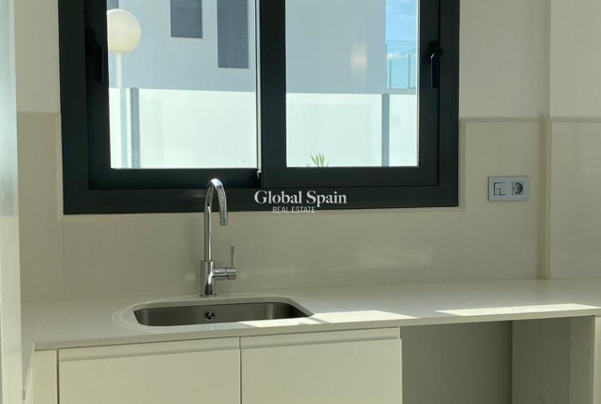 Revente - VILLA -
TORREVIEJA - LOS BALCONES - LOS ALTOS