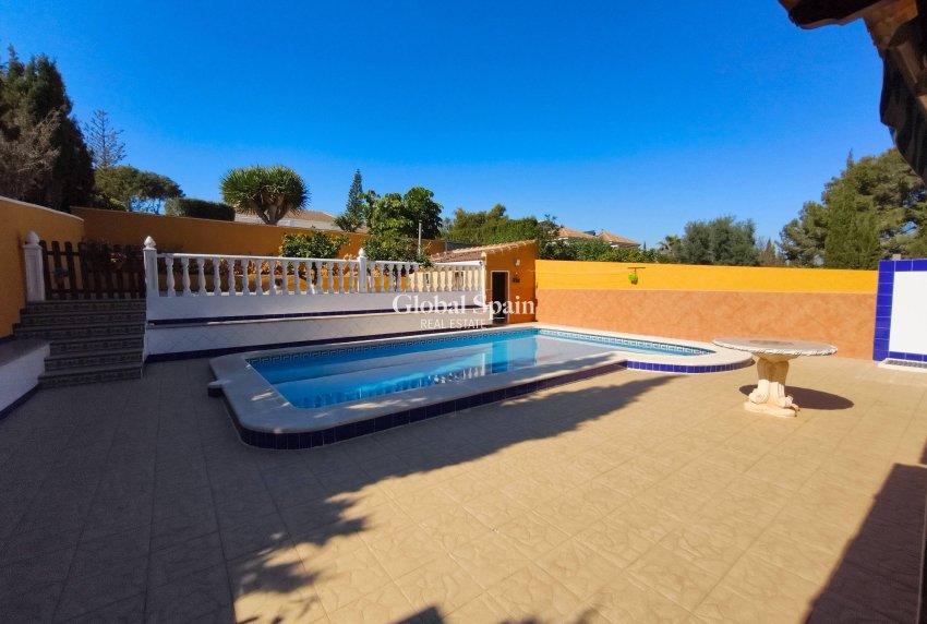 Revente - VILLA -
TORREVIEJA - LOS BALCONES - LOS ALTOS
