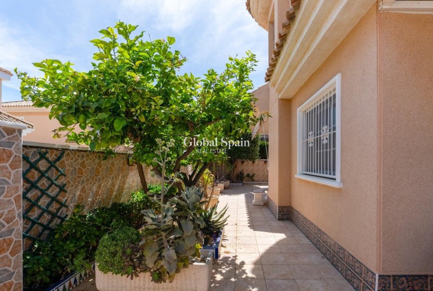 Revente - VILLA -
TORREVIEJA - LOS BALCONES - LOS ALTOS