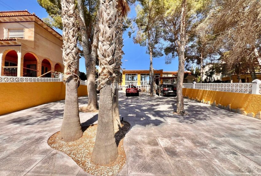 Revente - VILLA -
TORREVIEJA - LOS BALCONES - LOS ALTOS