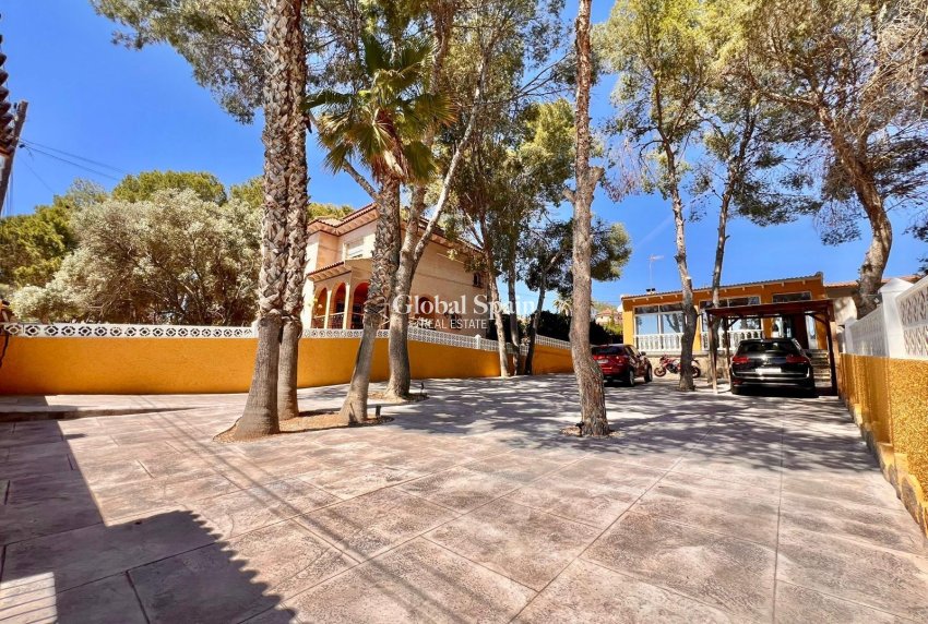 Revente - VILLA -
TORREVIEJA - LOS BALCONES - LOS ALTOS