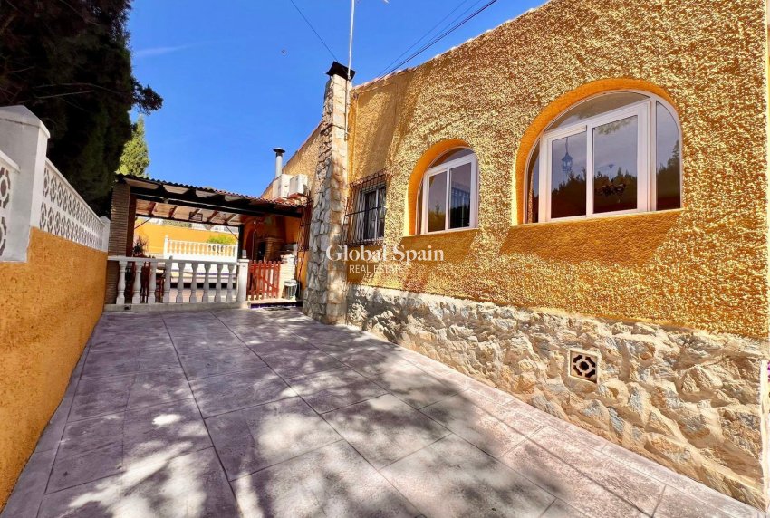 Revente - VILLA -
TORREVIEJA - LOS BALCONES - LOS ALTOS