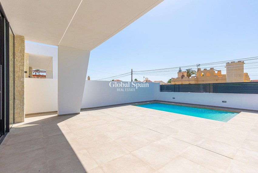 Revente - VILLA -
TORREVIEJA - LOS BALCONES - LOS ALTOS